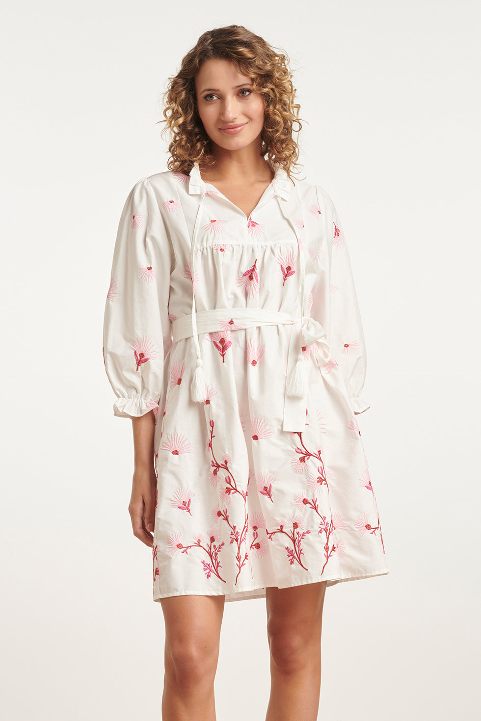 24081 Geborduurde Te Jurk Met Bloemmotief | White-Pink