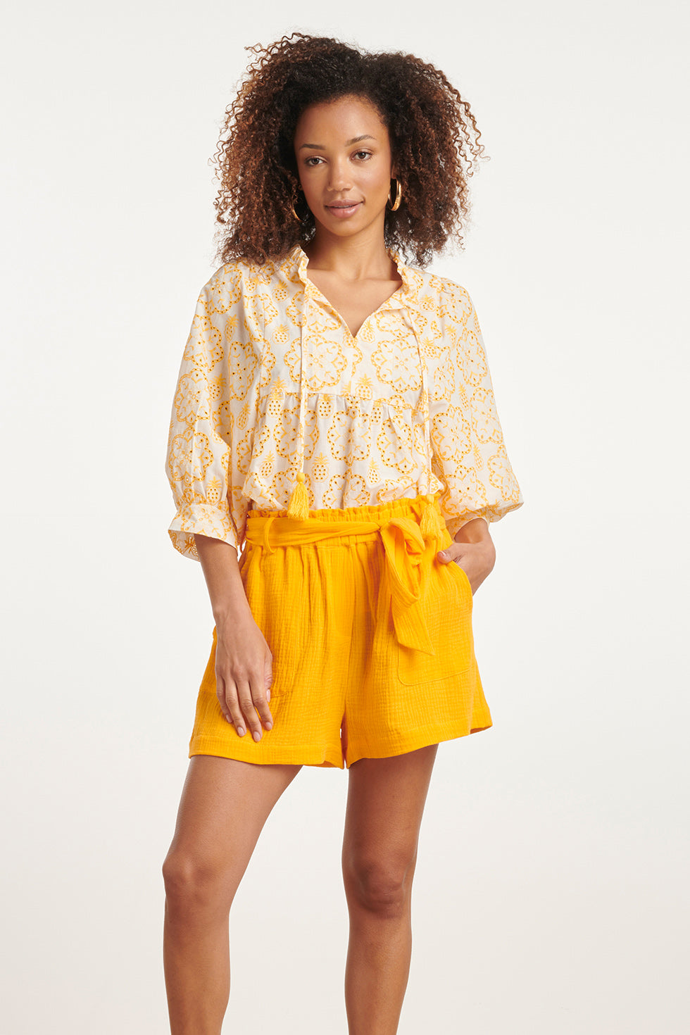 24107 Bloemen Top Met Brie Anglaisezonnig | White-Yellow