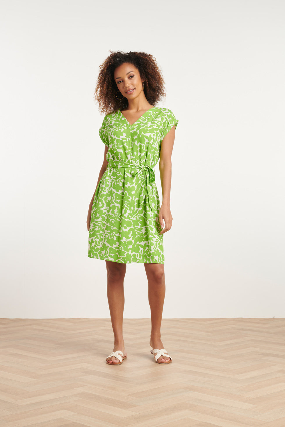 24135 Helder Jurk Met Bladerprint | Off White - Green