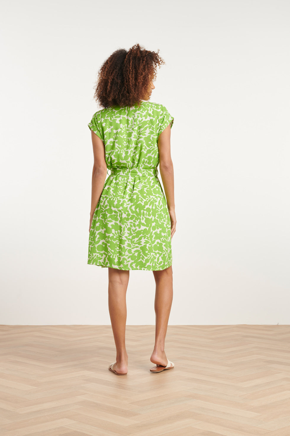 24135 Helder Jurk Met Bladerprint | Off White - Green
