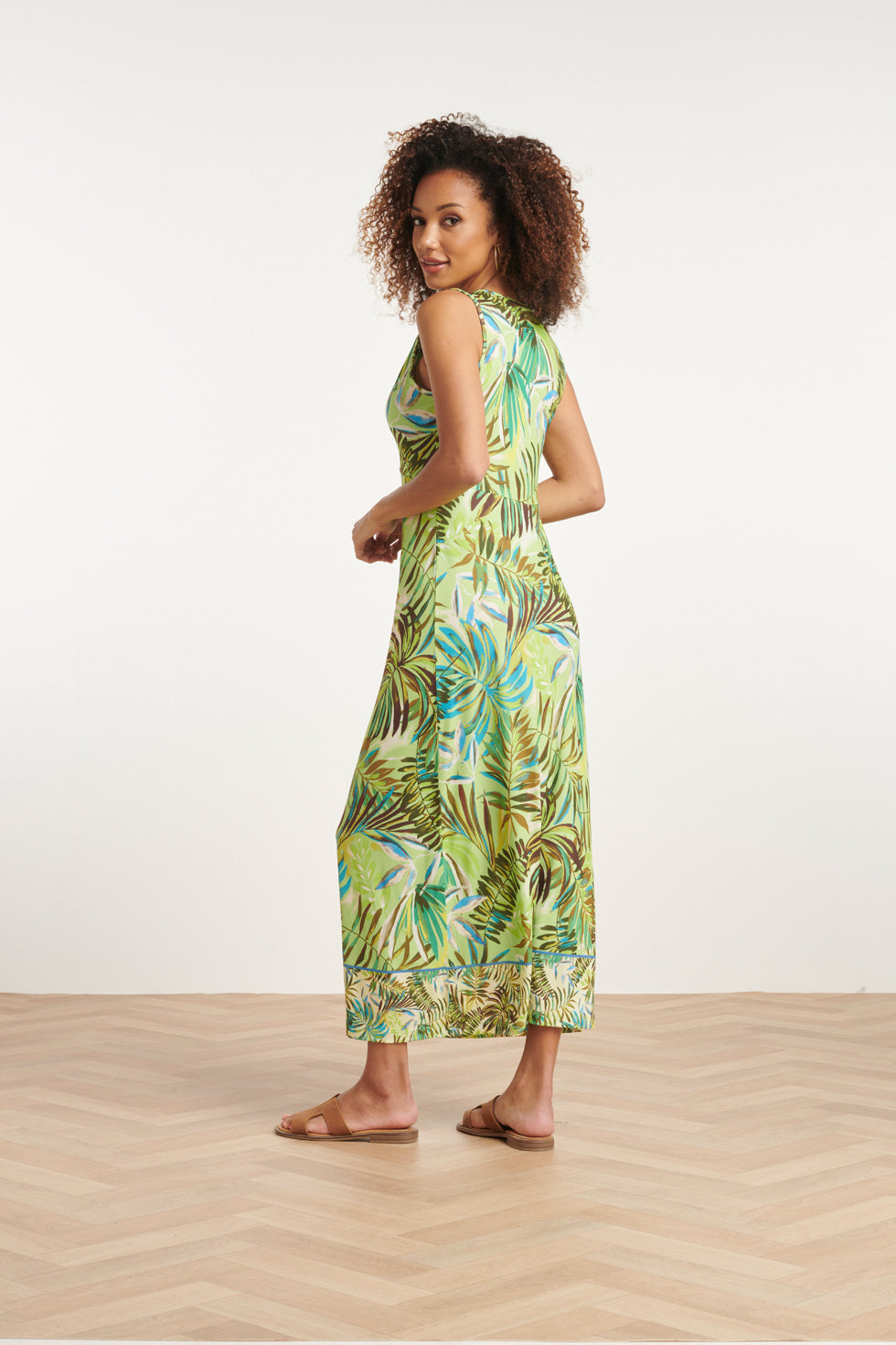 24145 Comfortabele Stretch Maxi Zomerjurk Met Bladerenprint | Muticolour