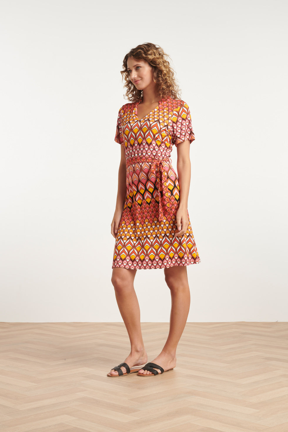 24153 Zomerjurk Met Retro Grafische Print | Muticolour