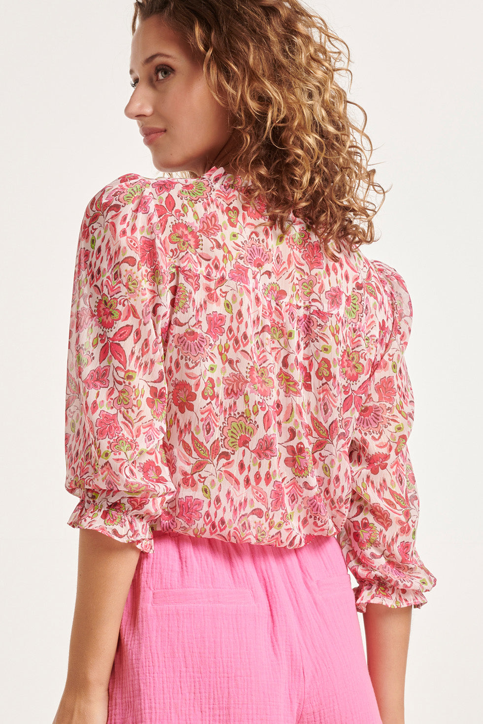 24309 Chiffon Top Met Fuchsialime Bloemenprint | White - Muticolour