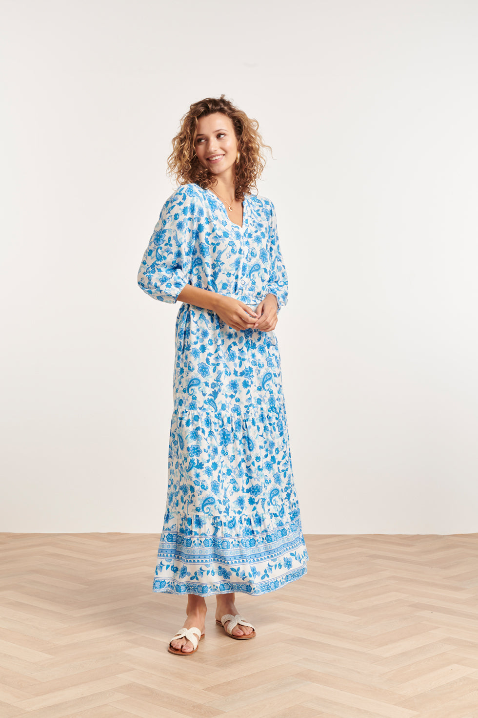 24314 Prachtige Bloemen Paisley Maxi Jurk | White - Blue