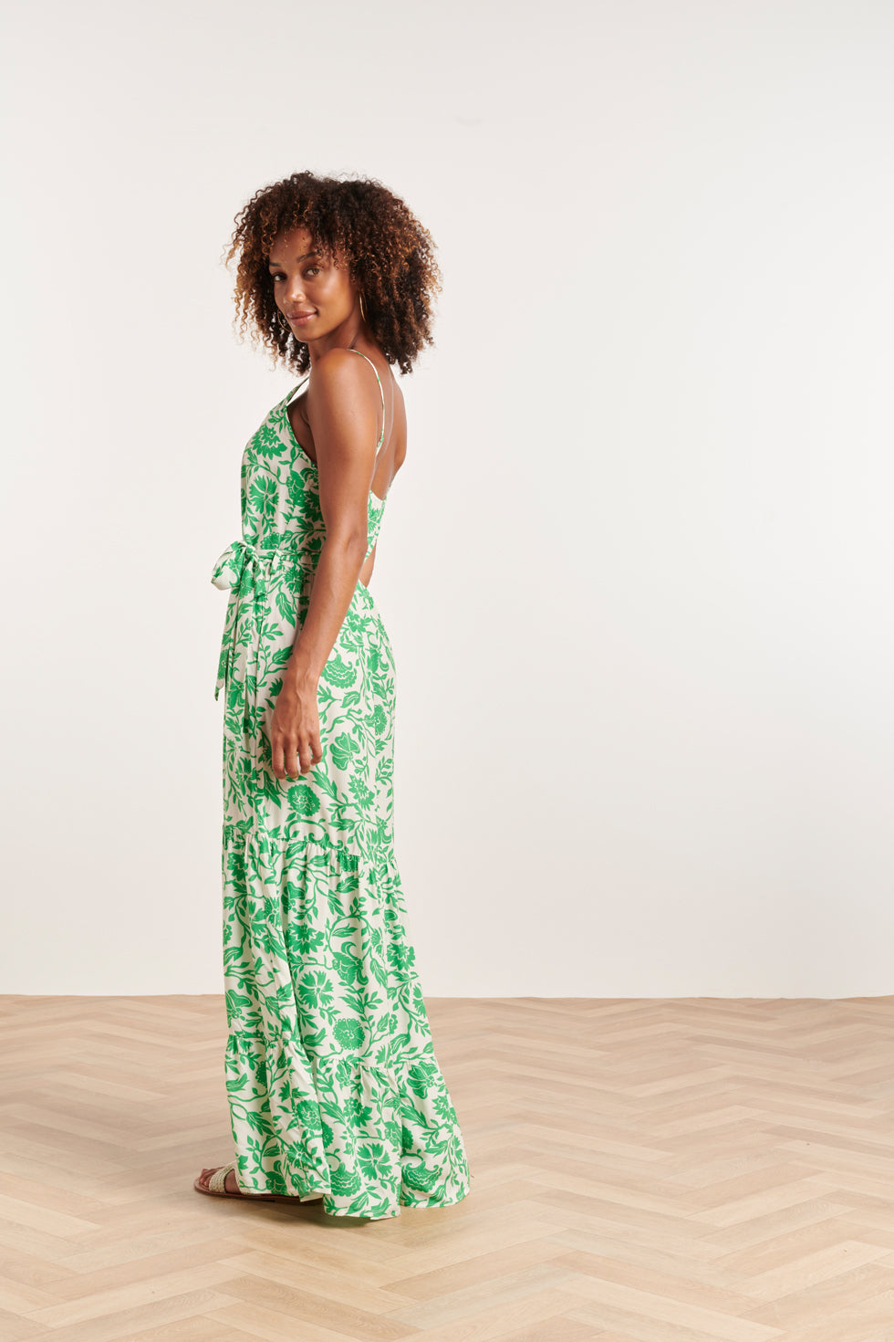 24318 Maxi Jurk Met Spaghettibandjes - Levendige Bloemen Print | White - Green