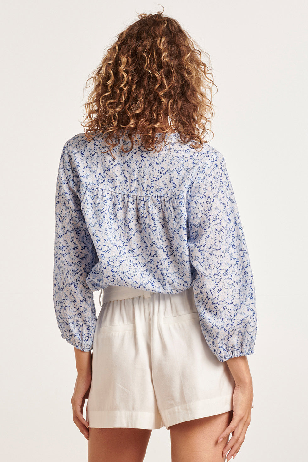 24345 Ditsy Bloemen Top | Blue - White