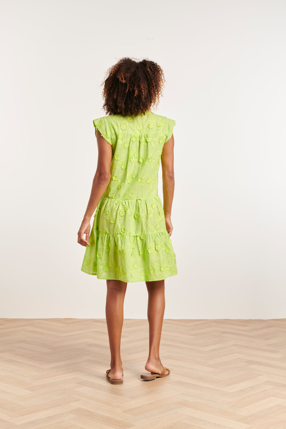 24353 Lime Jurk Met 3d Bloemenstructuur | Lime