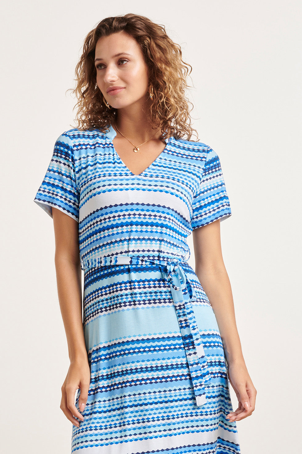 24361 Dames Korte Jurk Met Grafische Print | Light Blue - Blue