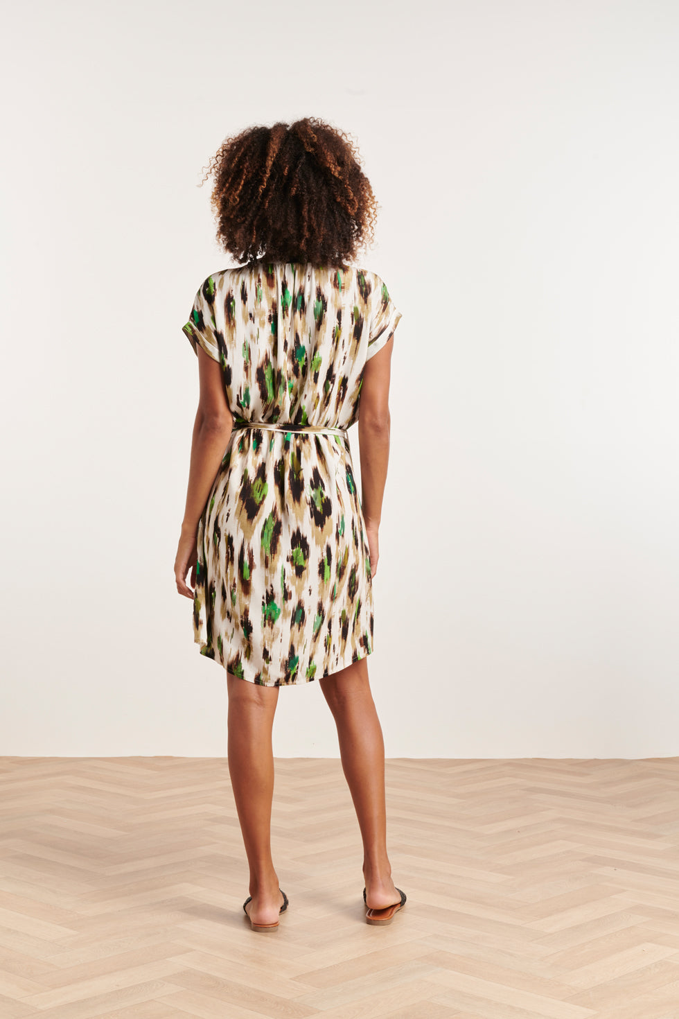 24364 Dames Te Jurk Met Dieren Print | Off White - Muticolour