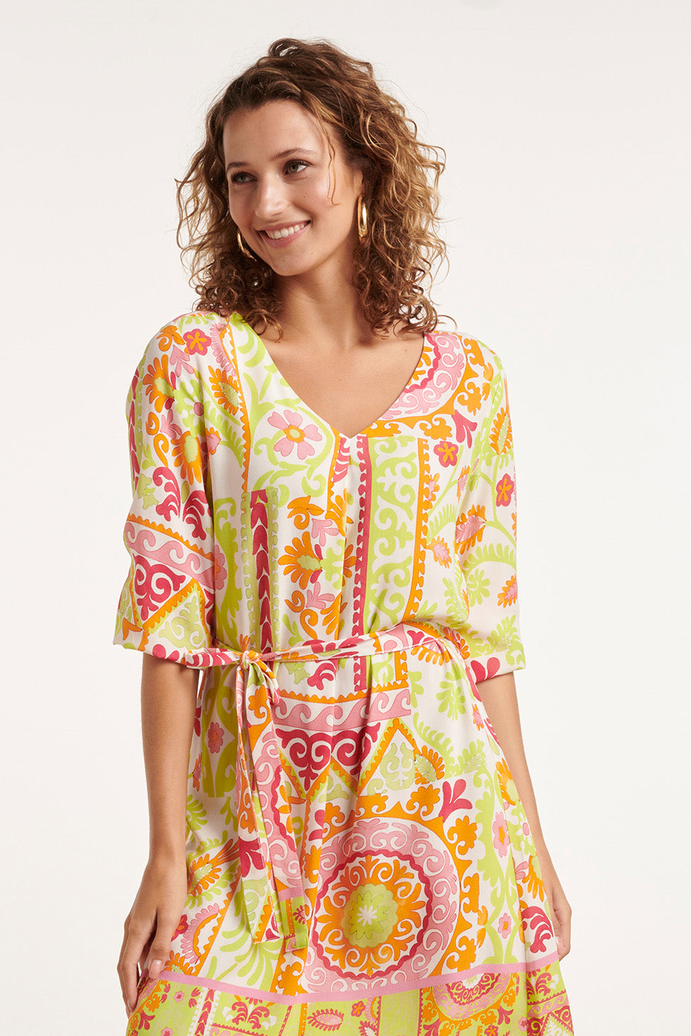 24374 Dames Korte Jurk Met Ornament Print | Muticolour