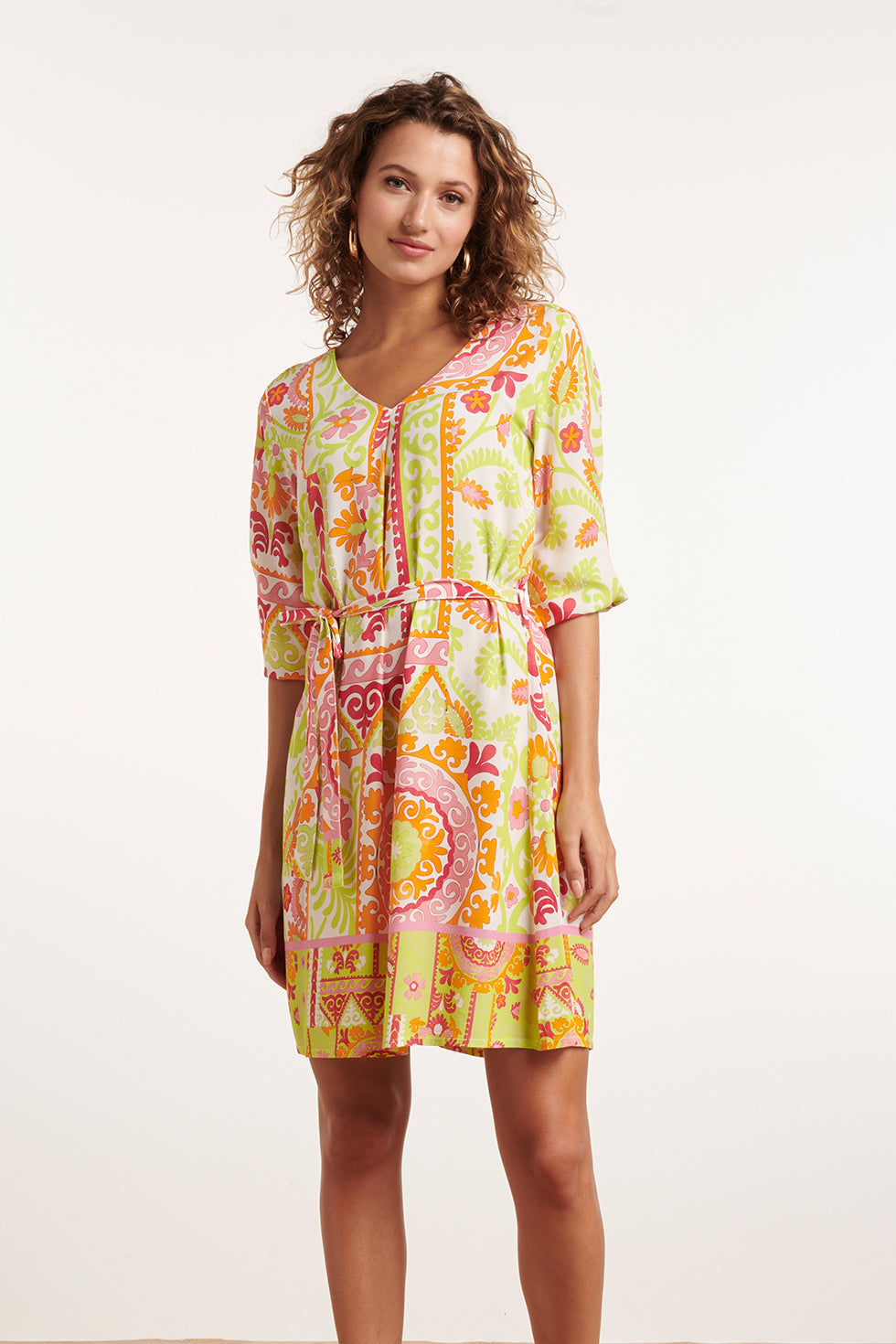 24374 Dames Korte Jurk Met Ornament Print | Muticolour
