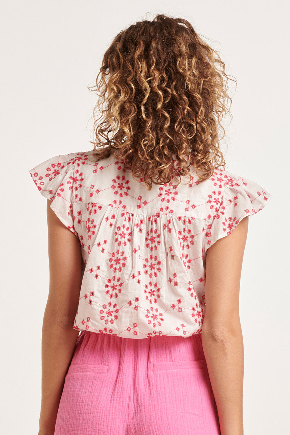 24380 Dames Top Met Brie Anglaisfel | White - Fuchsia