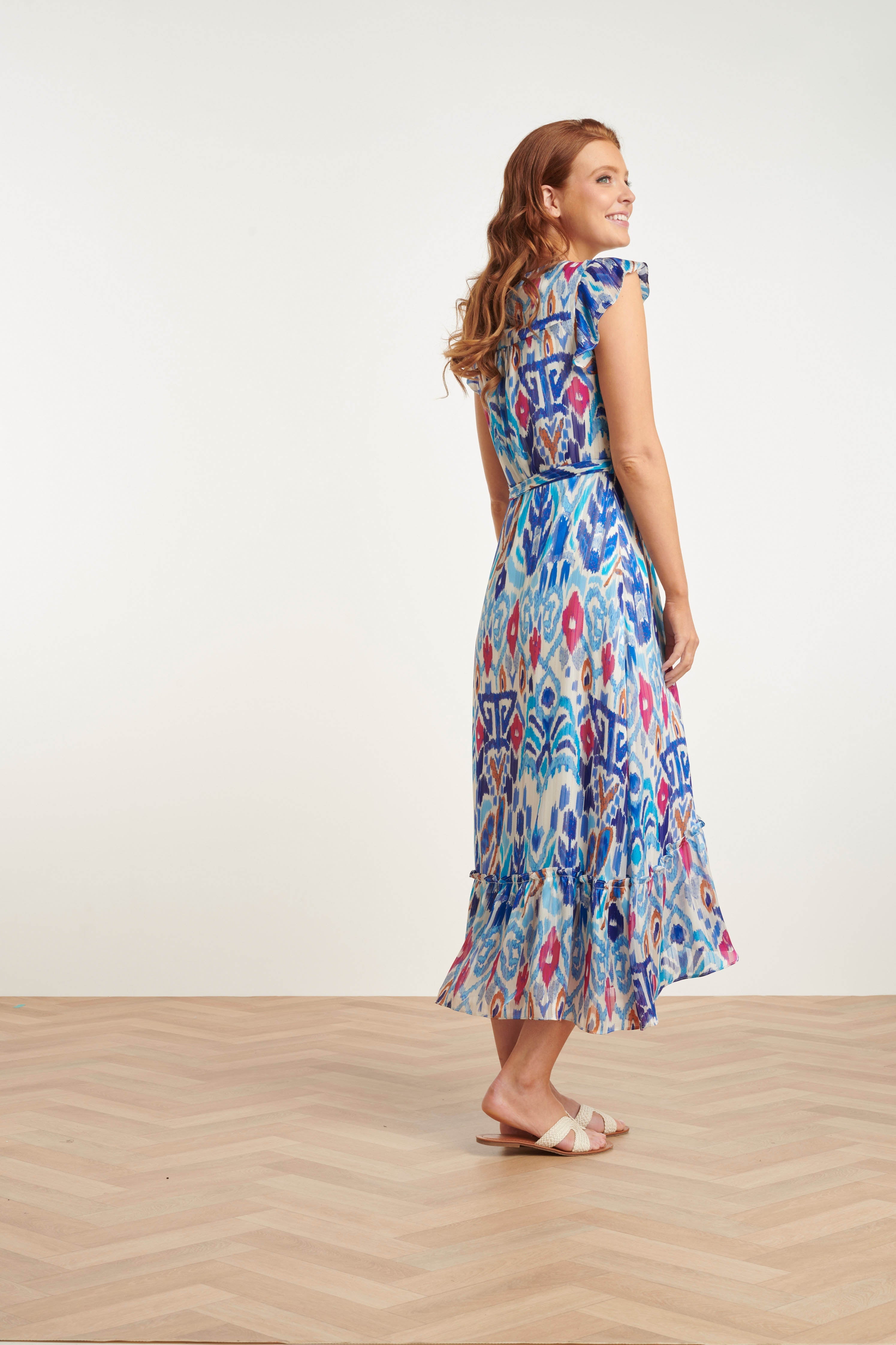 24407 Blauw En Roze Chiffon Zomerjurk Met Azteekse Print En Ruches