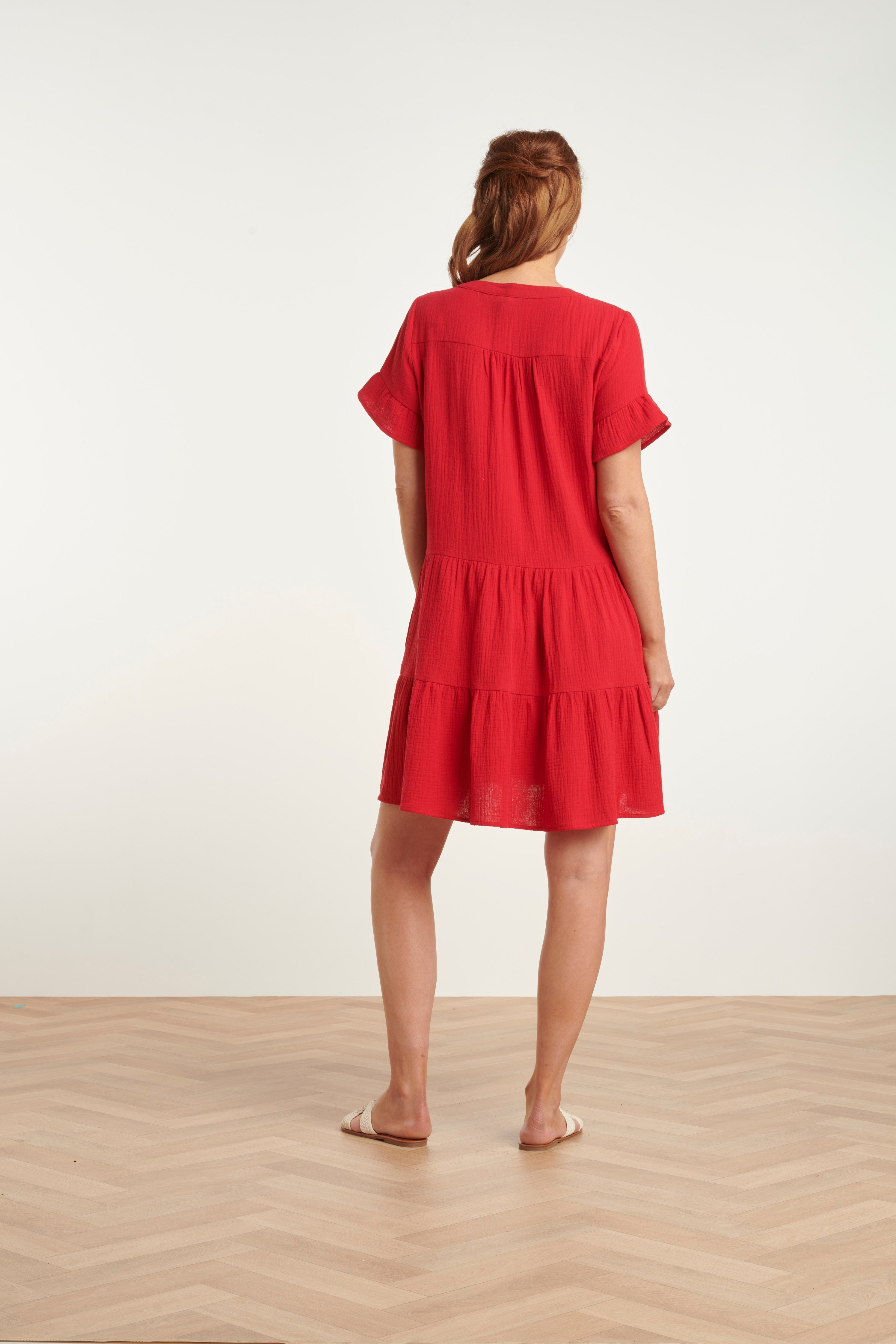 24418 Fel Kort Zomerjurkje Met Ruches | Red