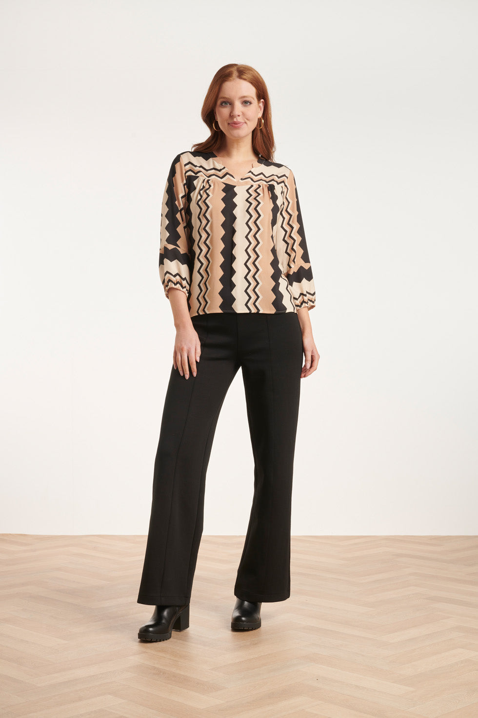 24529 Zigzag Top | Sand - Black
