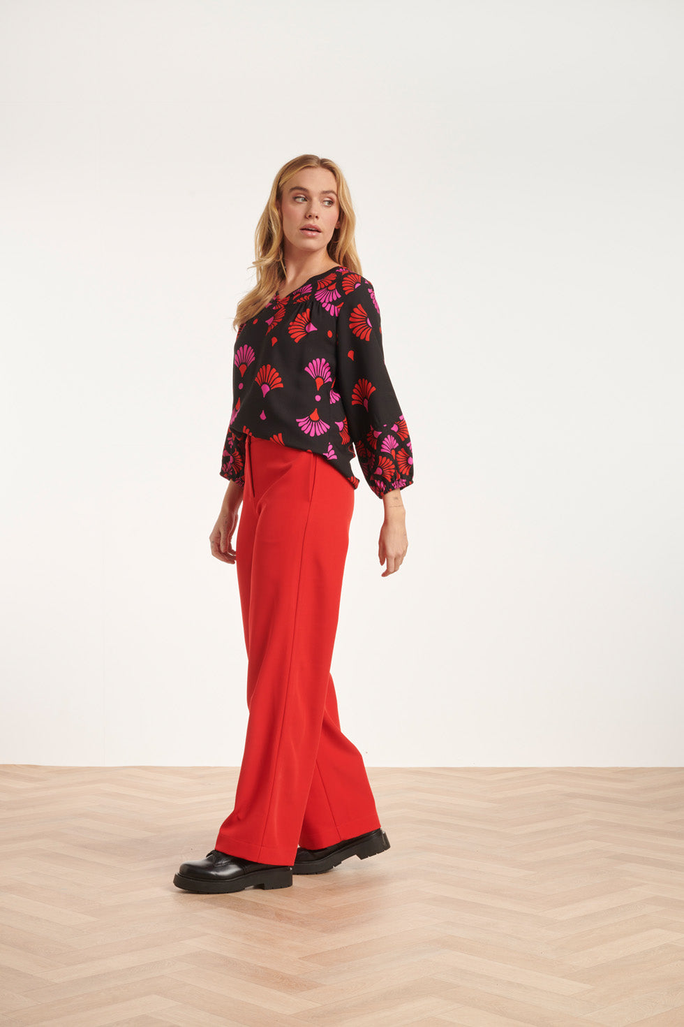 24539 E Top Met Fuchsia Grafische Print | Blackwhite