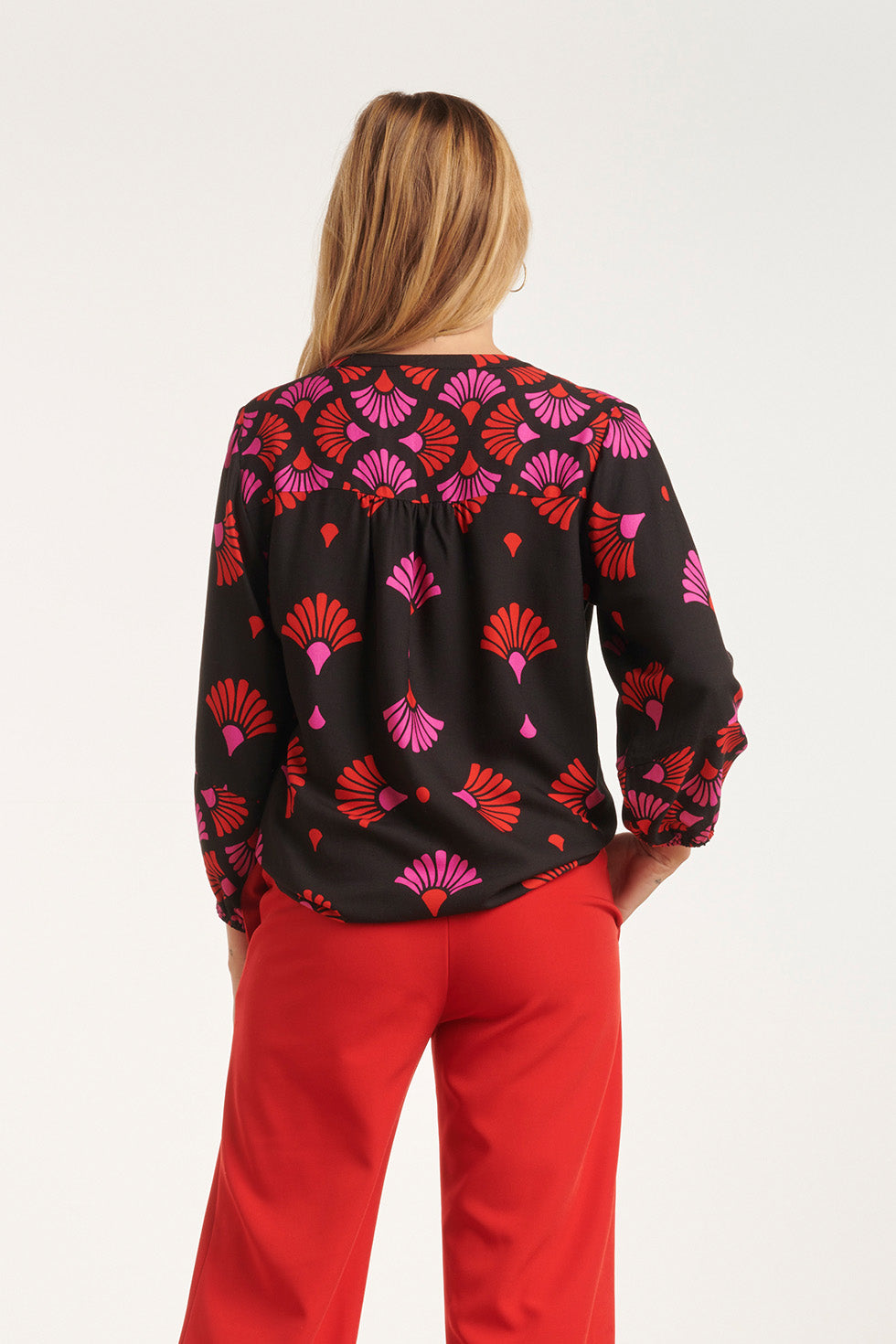 24539 E Top Met Fuchsia Grafische Print | Blackwhite