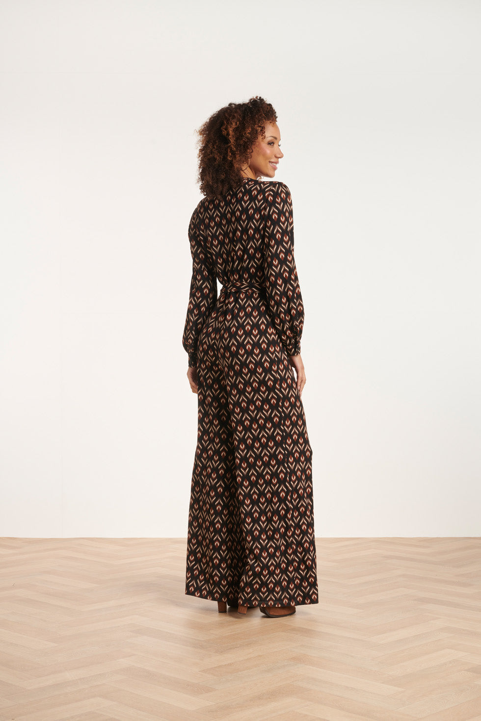 24547 E Stretchy Jumpsuit Met Bladerprint | Black - Brown