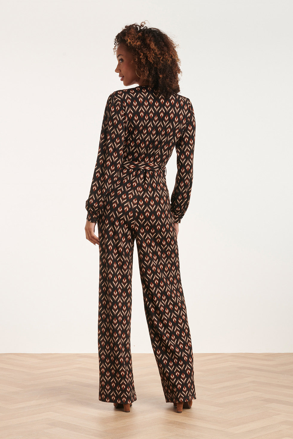 24547 E Stretchy Jumpsuit Met Bladerprint | Black - Brown