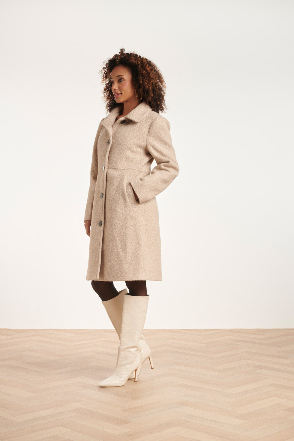24550 Lange Beige Bouclé Jas | Sand