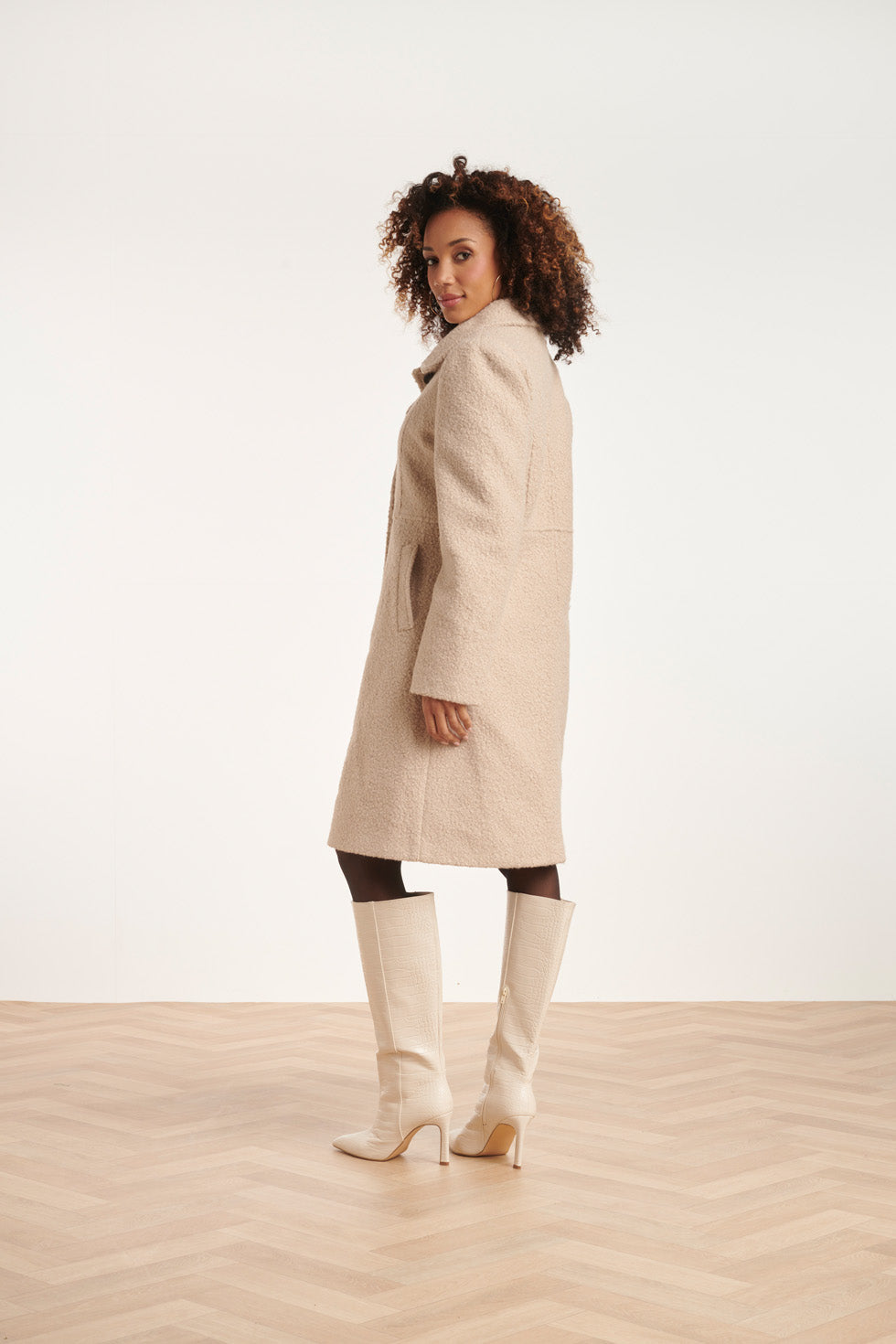 24550 Lange Beige Bouclé Jas | Sand