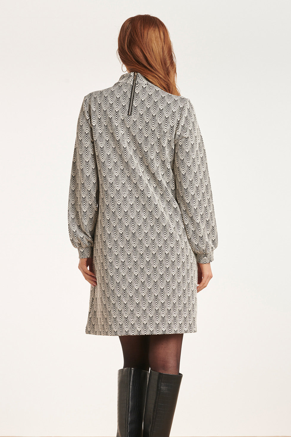 24561 Korte Jurk Met Grafische Print | Black - White