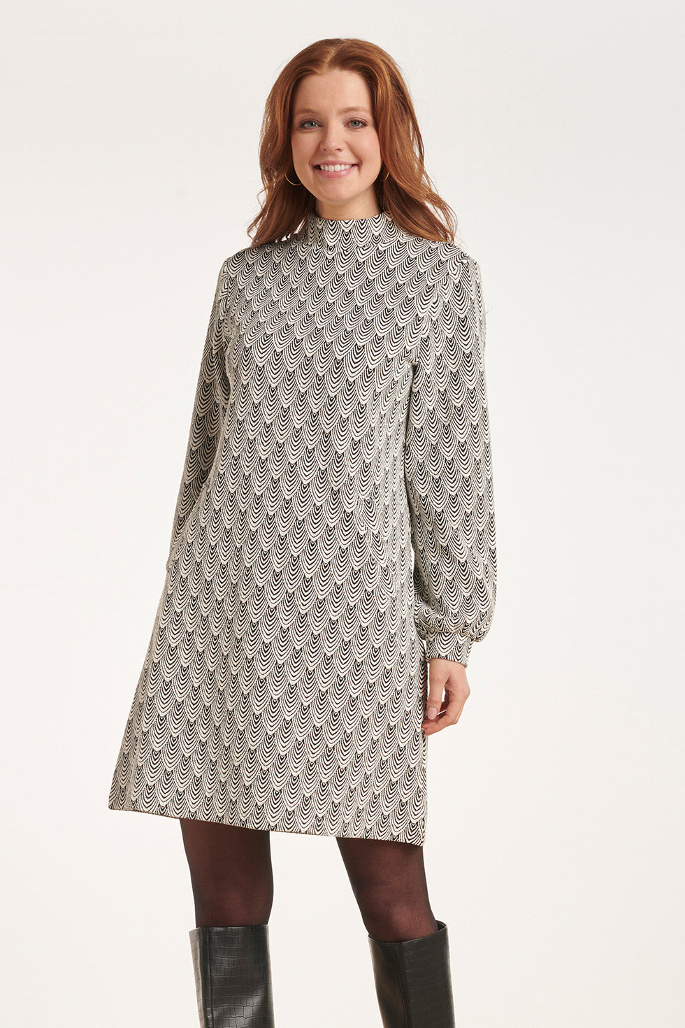 24561 Korte Jurk Met Grafische Print | Black - White