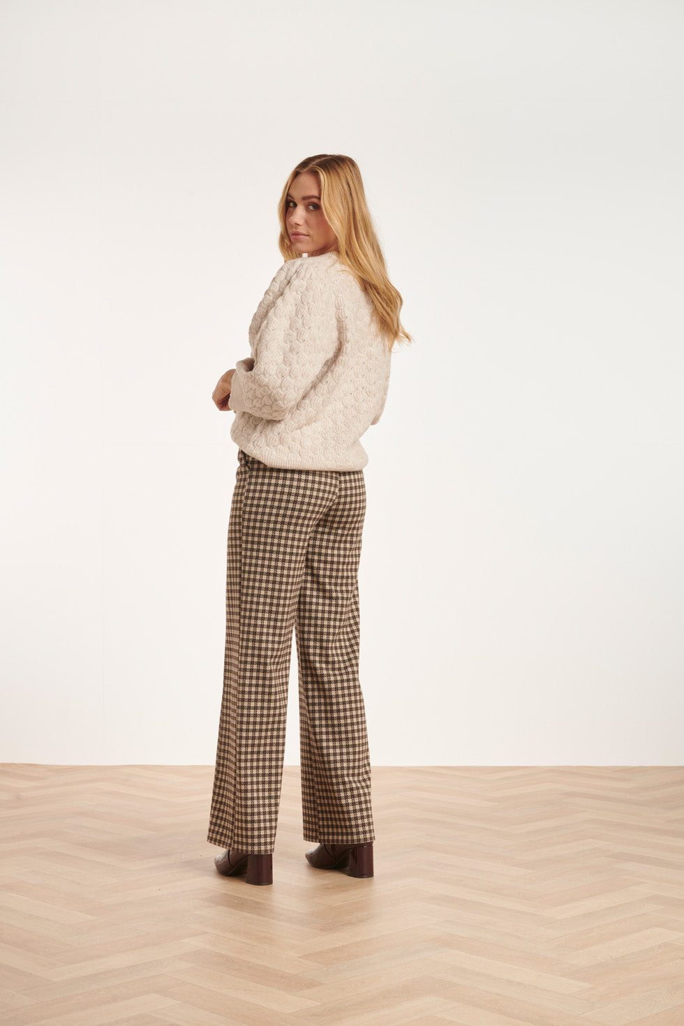 24574 Geruite Wijde Broek | Dark Brown - Sand