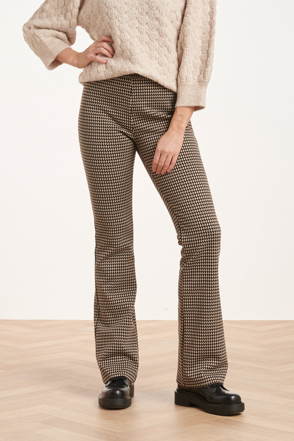 24575 Diamant Gedessineerde Flared Leggings | Black - Sand