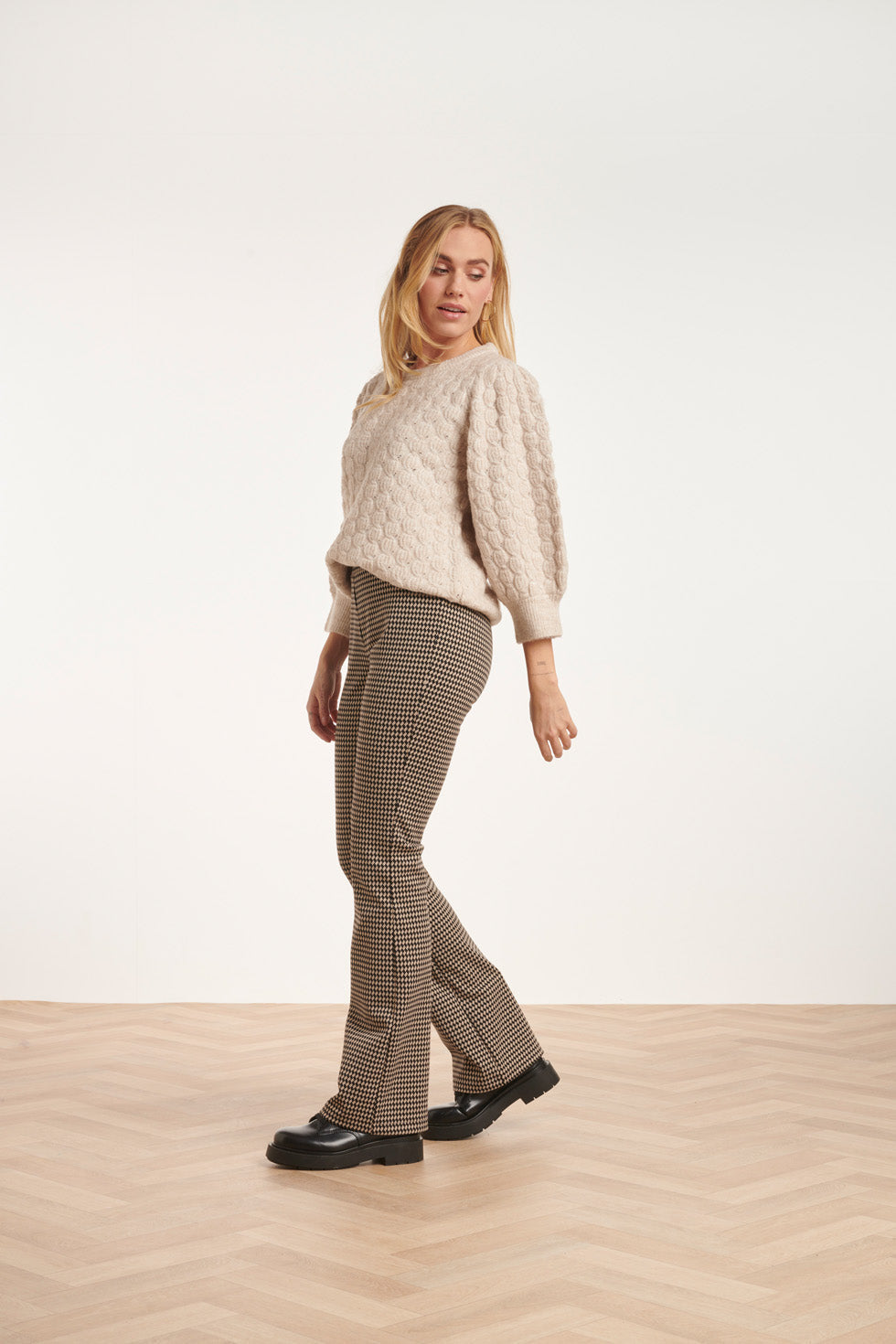 24575 Diamant Gedessineerde Flared Leggings | Black - Sand