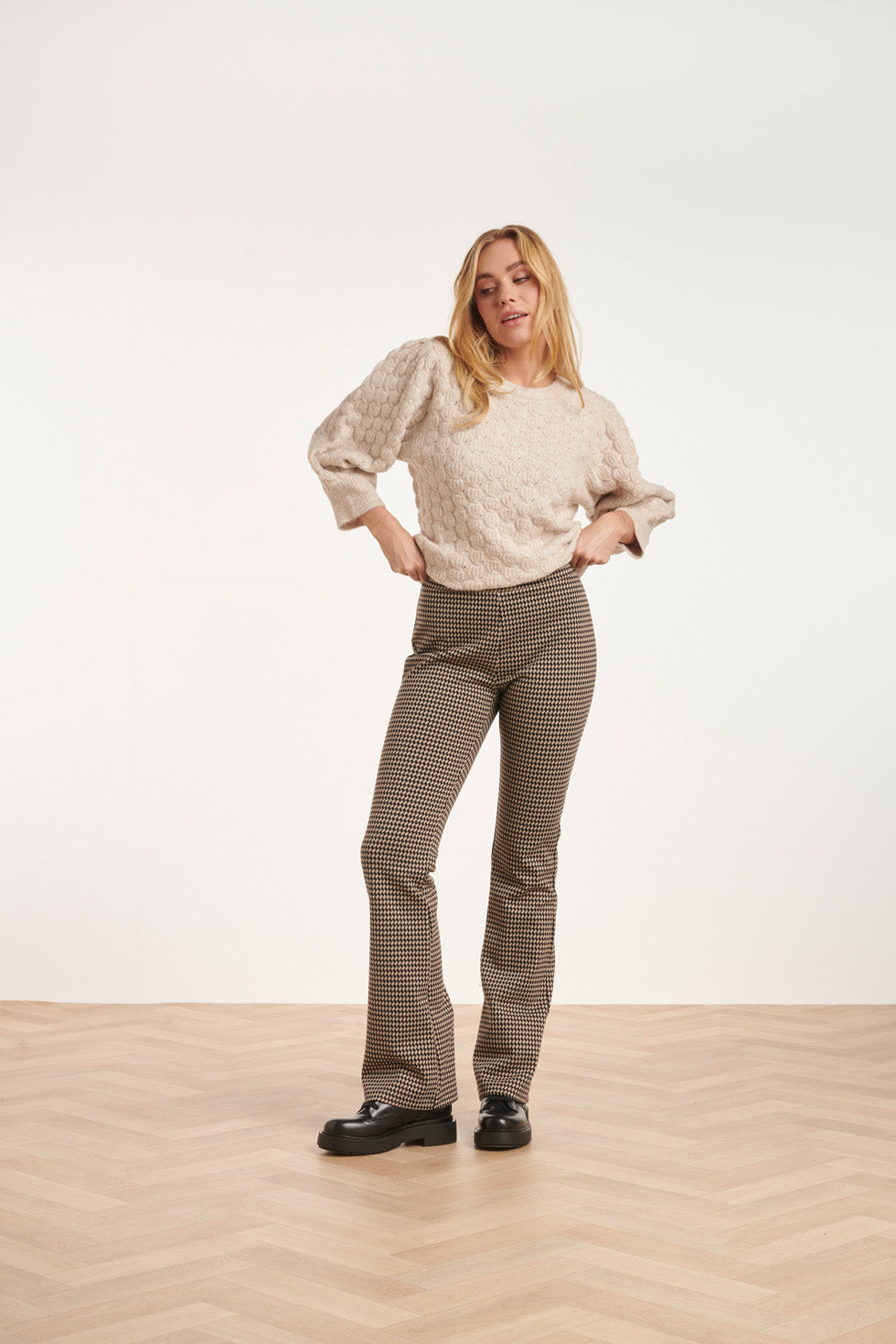 24575 Diamant Gedessineerde Flared Leggings | Black - Sand