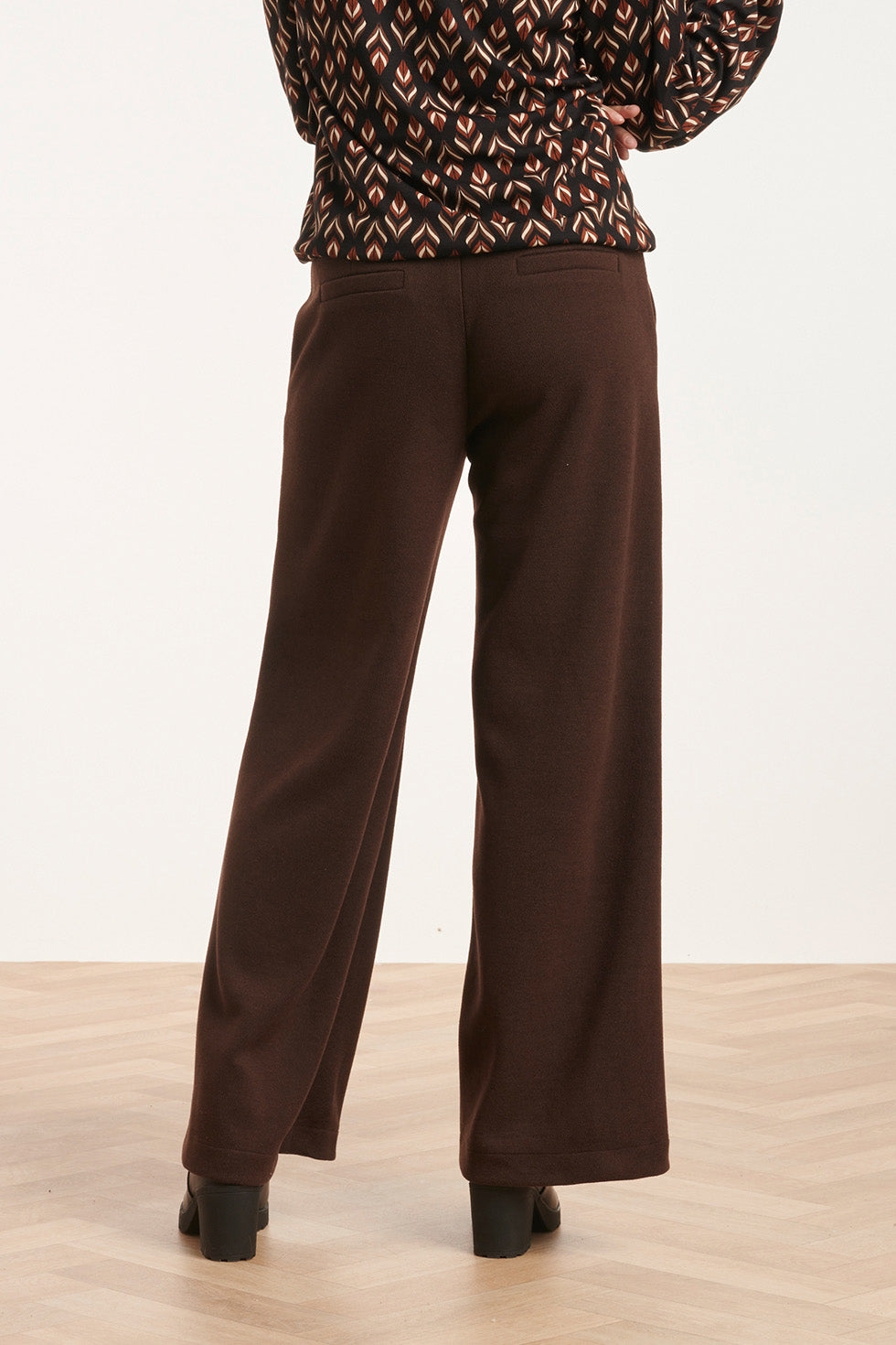 24581 e Wijde Pijpen Broek | Dark Brown