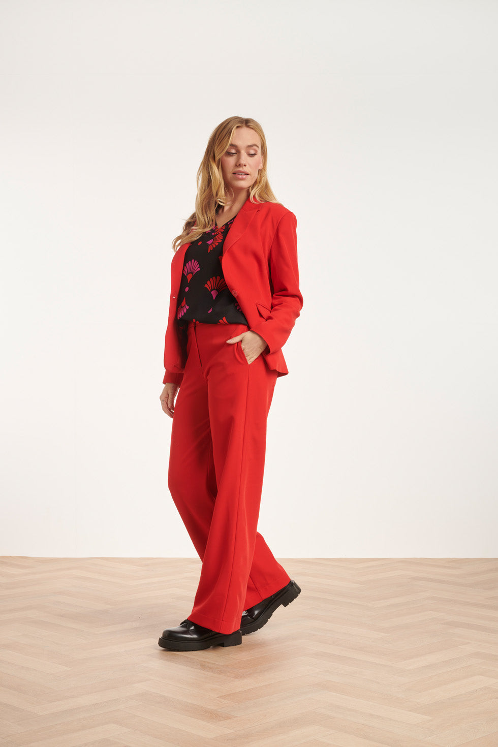 24585 Verfijnde Blazer Met Losse Pasvorm | Red
