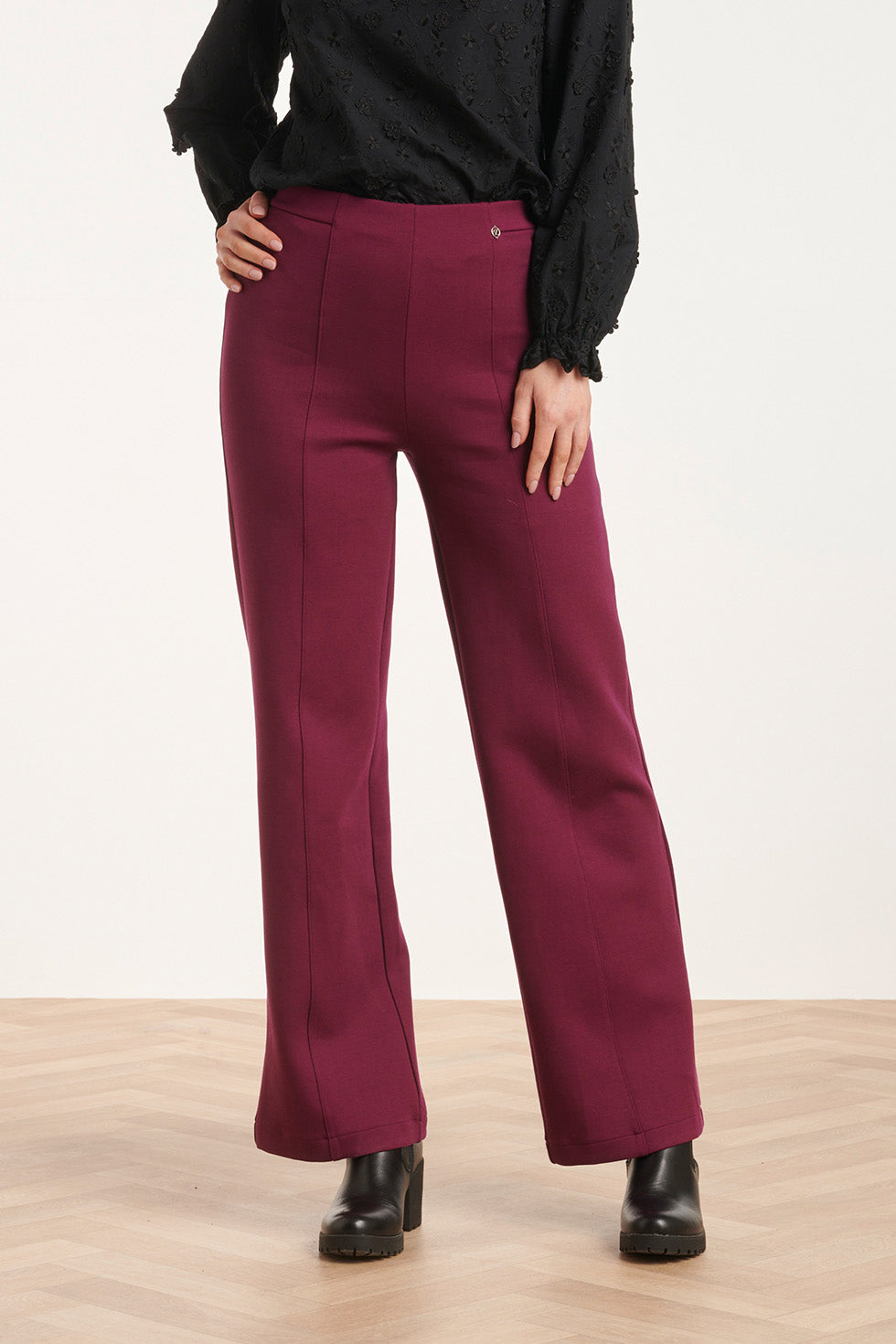 24590 Stretchy Paarse Flared Broek | Purple