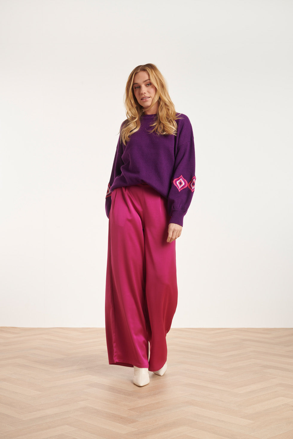 24592 Wijde Satijnen Cyclame Broek | Cyclame