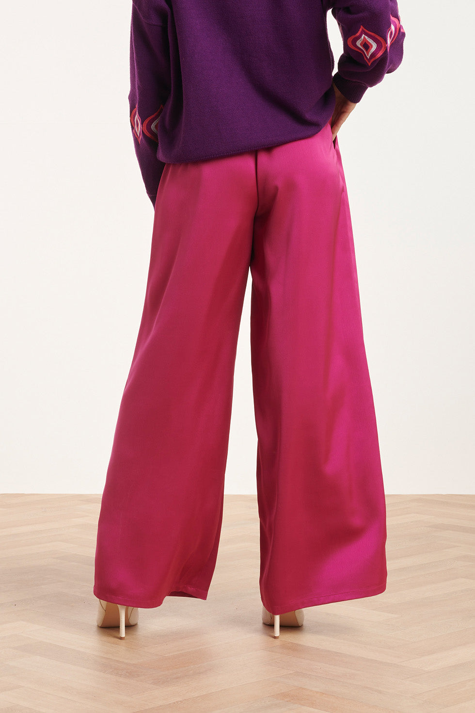 24592 Wijde Satijnen Cyclame Broek | Cyclame