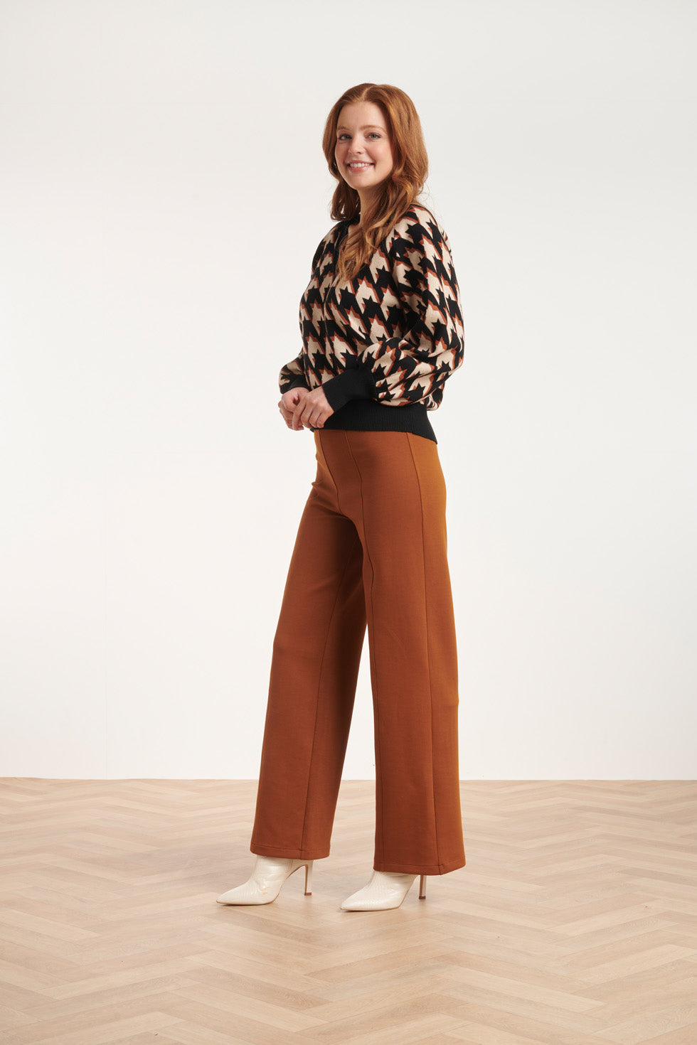 24599 Gebreide Top Met Pied-De-Poule Print | Black - Sand