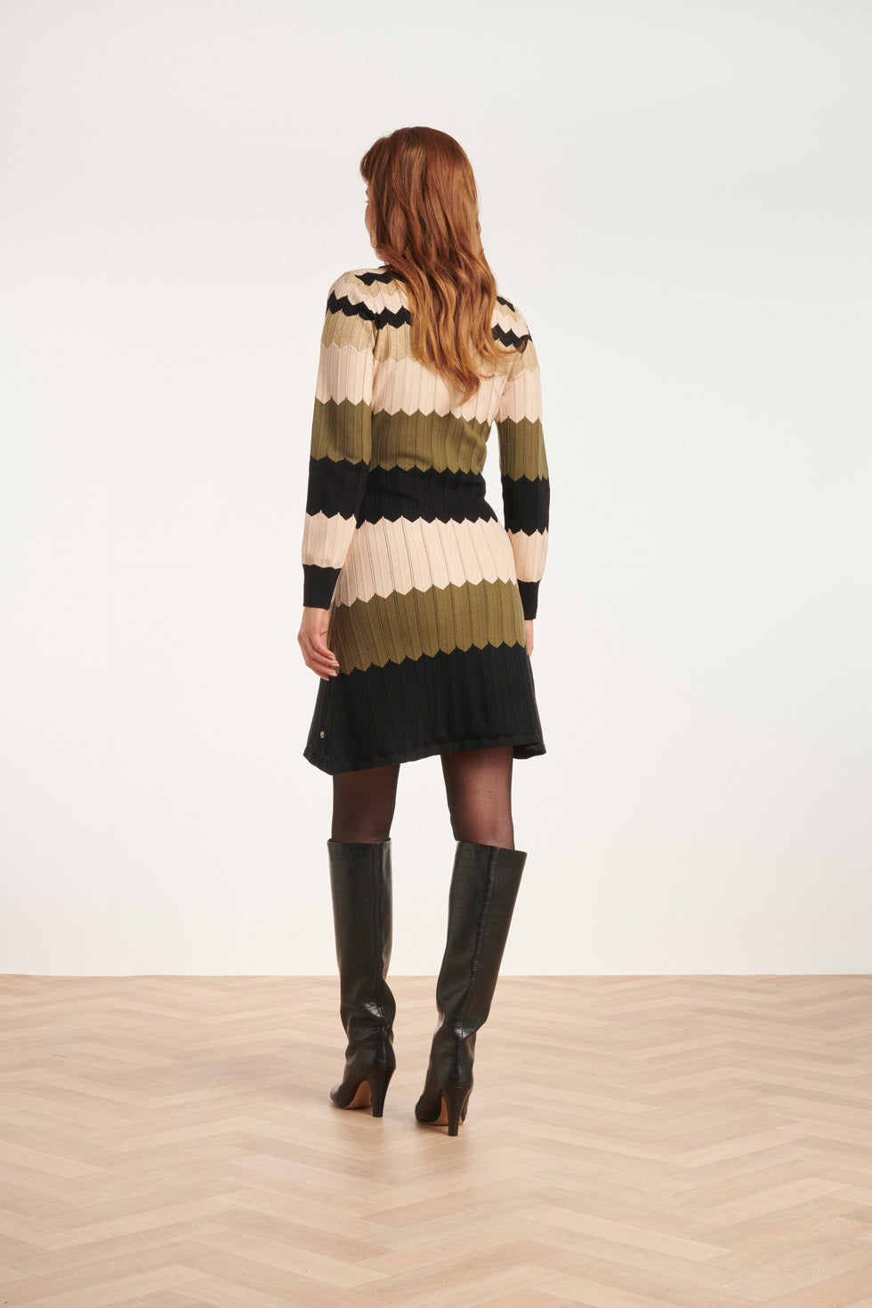 24610 Neutrale Zig-Zag Gebreide Jurk | Sand - Muticolour
