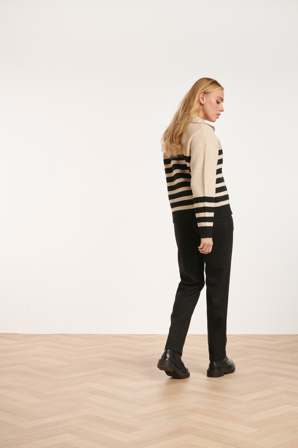 24620 Moderne Gestreepte Gebreide Trui | Sand - Black