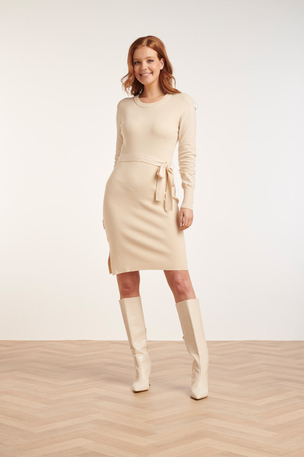 24622 Beige Gebreide Jurk Met Ronde Hals | Sand