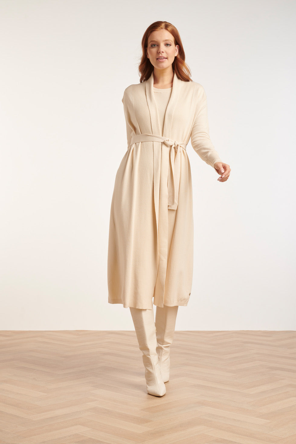 24623 BEige e Mouwloze Fijngebreide Cardigan | Sand