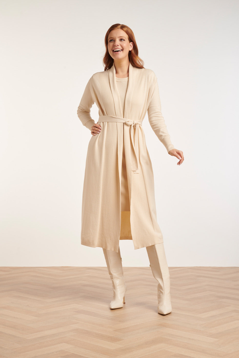 24623 BEige e Mouwloze Fijngebreide Cardigan | Sand