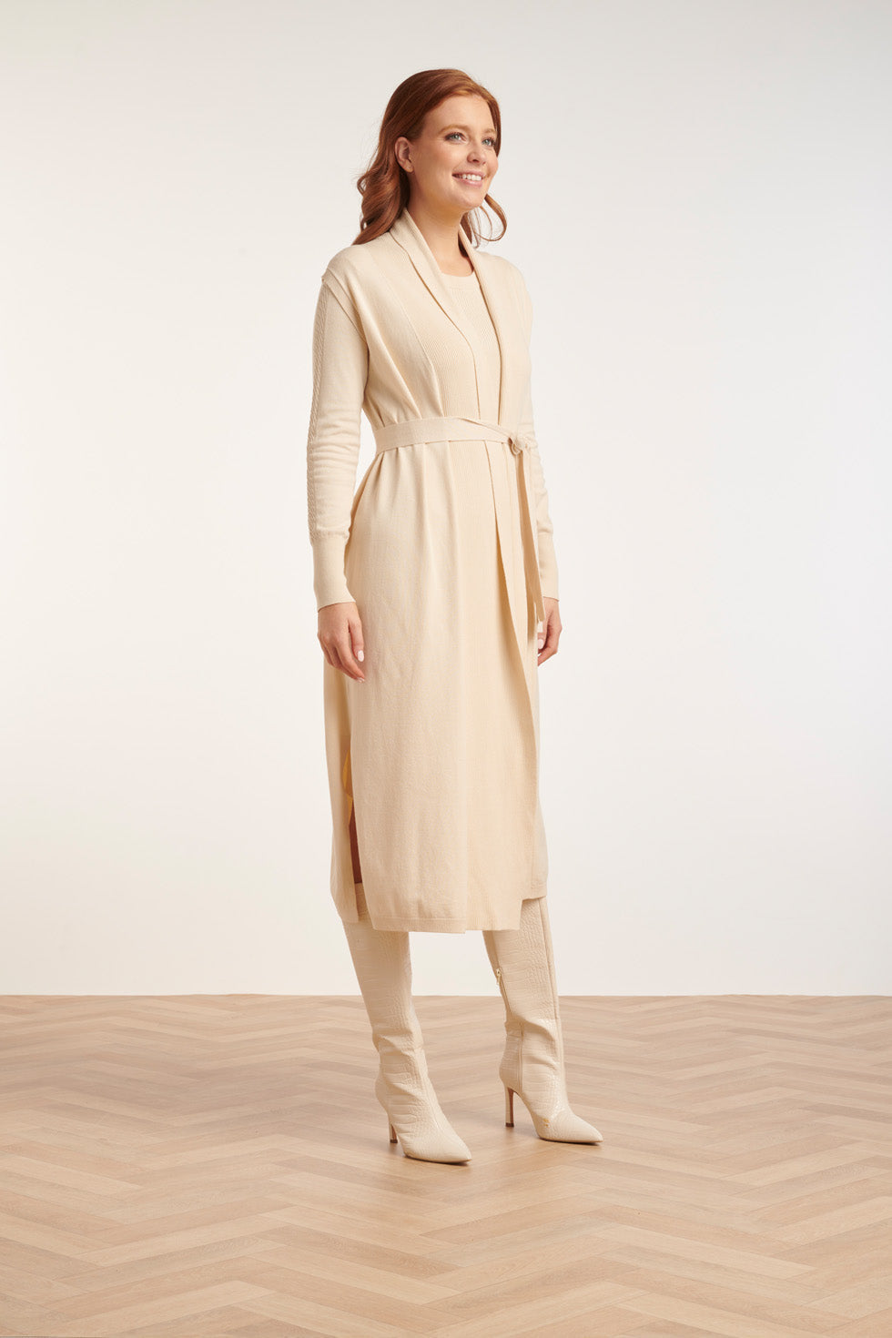 24623 BEige e Mouwloze Fijngebreide Cardigan | Sand