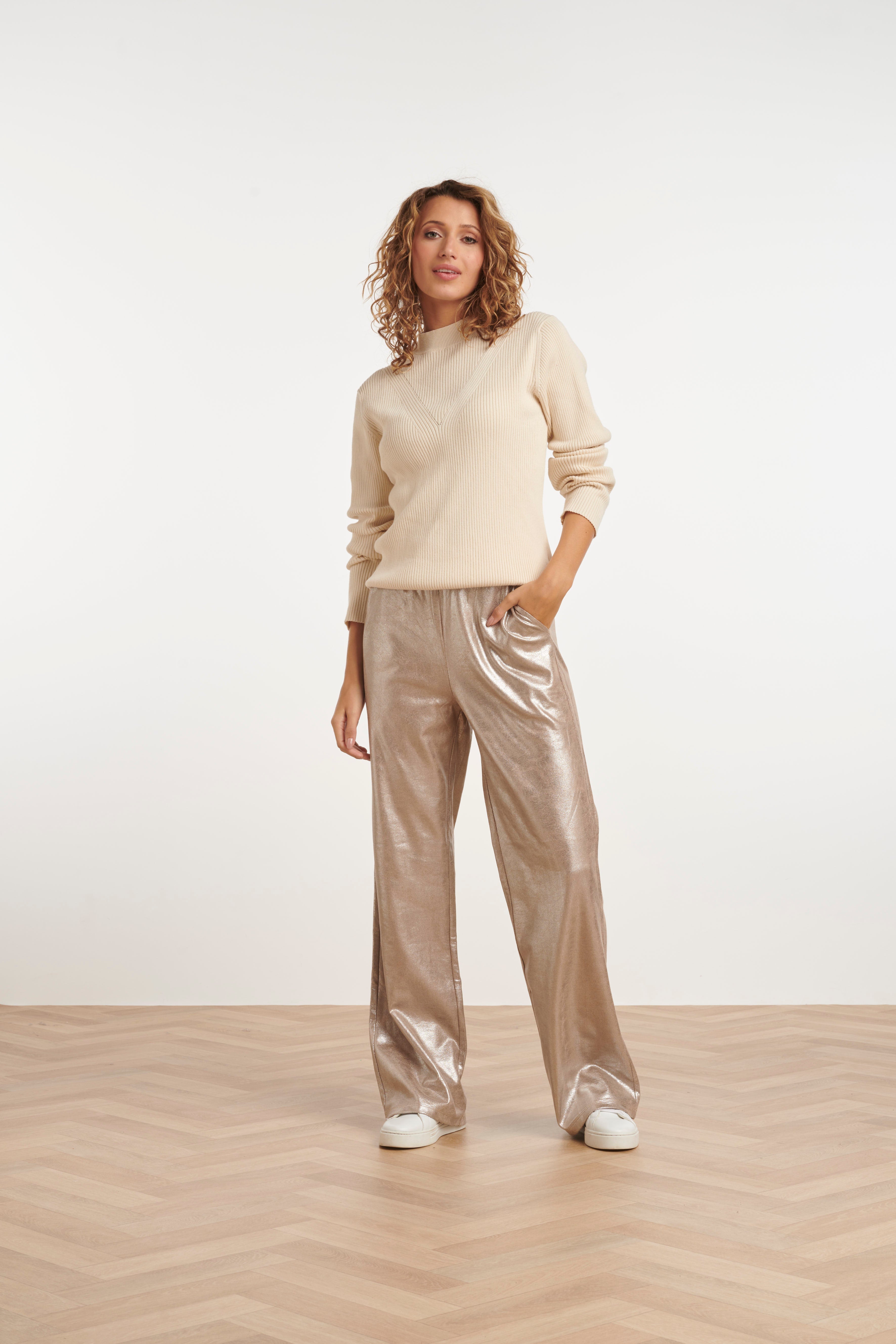 24624 Beige e Fijngebreide Top Met Ronde Hals | Sand