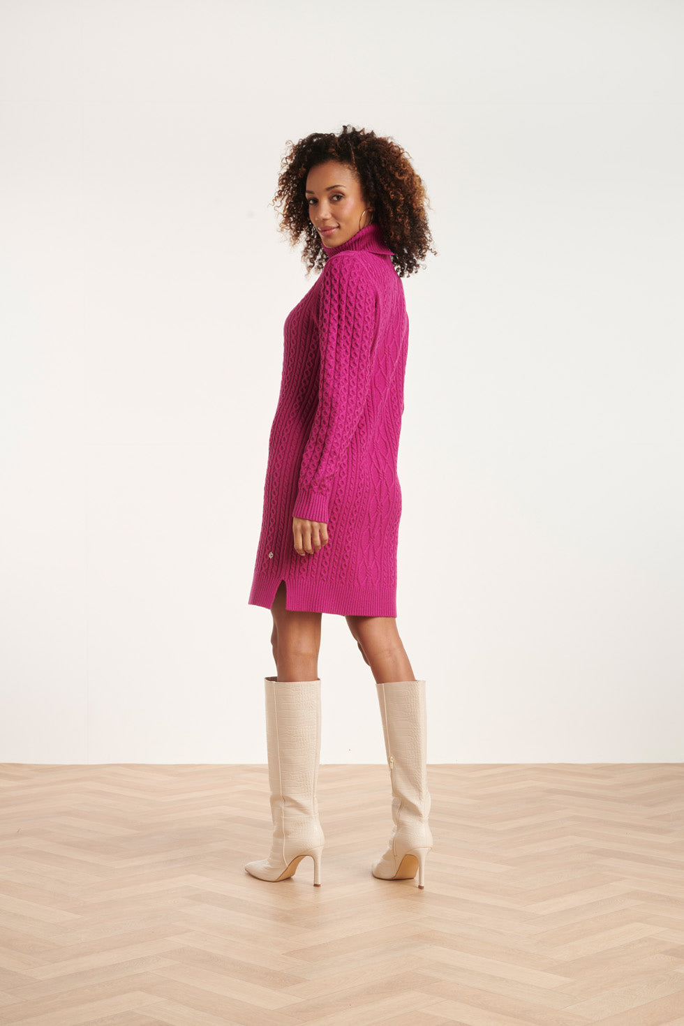 24629 Cerise Gebreid Jurk Met Kabelstructuur | Cerise