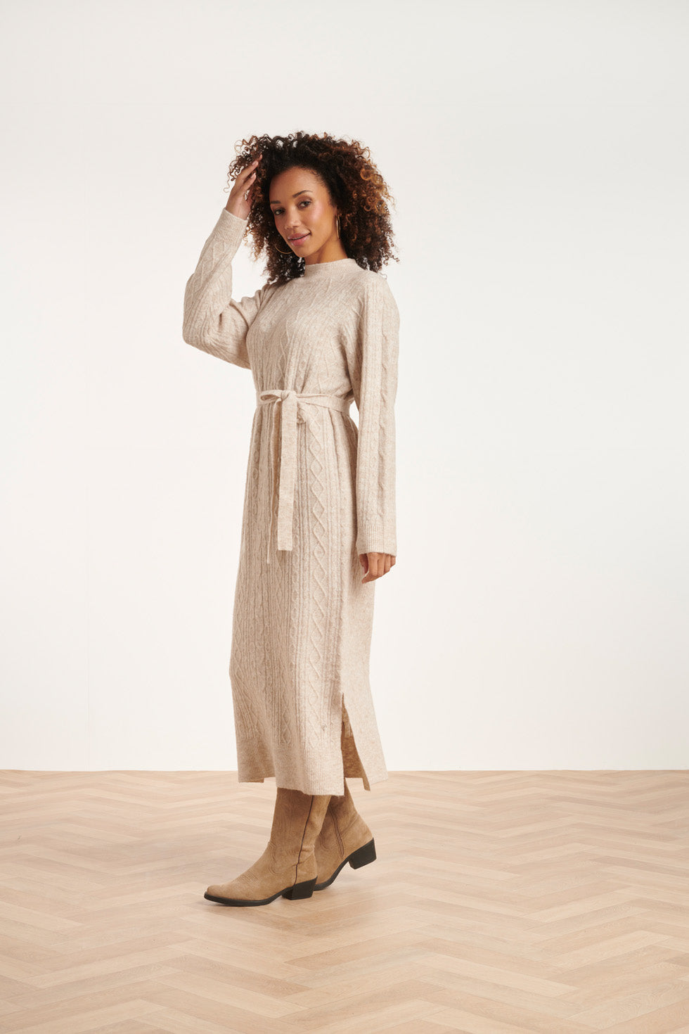 24631 Beige e Gebreide Midi Jurk Met Kabelstructuur | Sand