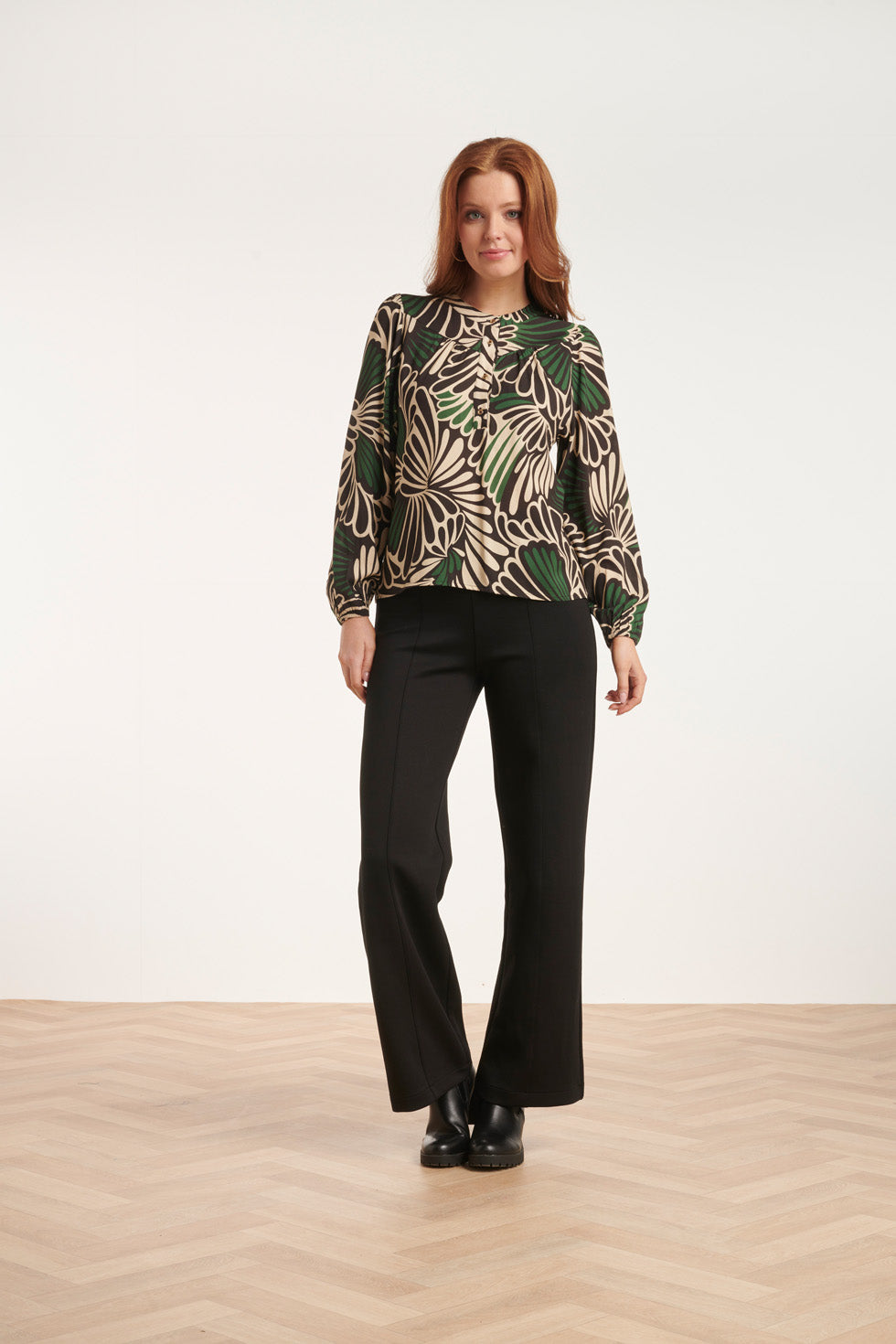 24649 e Grafische Print Top | Black - Muticolour