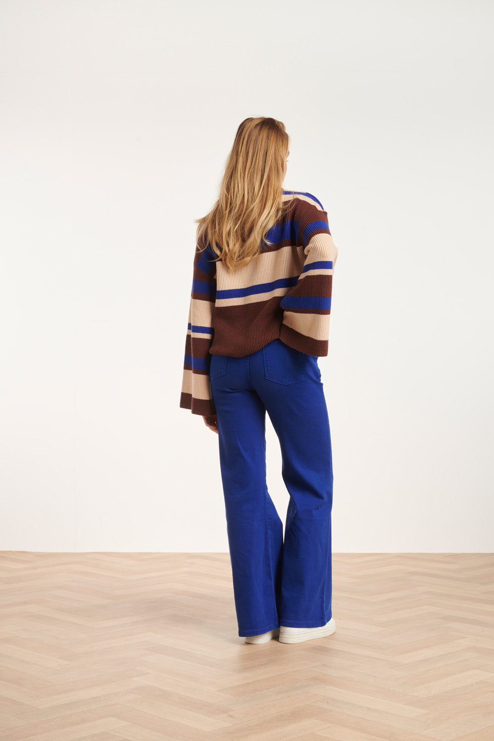 24673 Kobalt Flared Jeans Met Bloemembroidery | Cobalt Blue