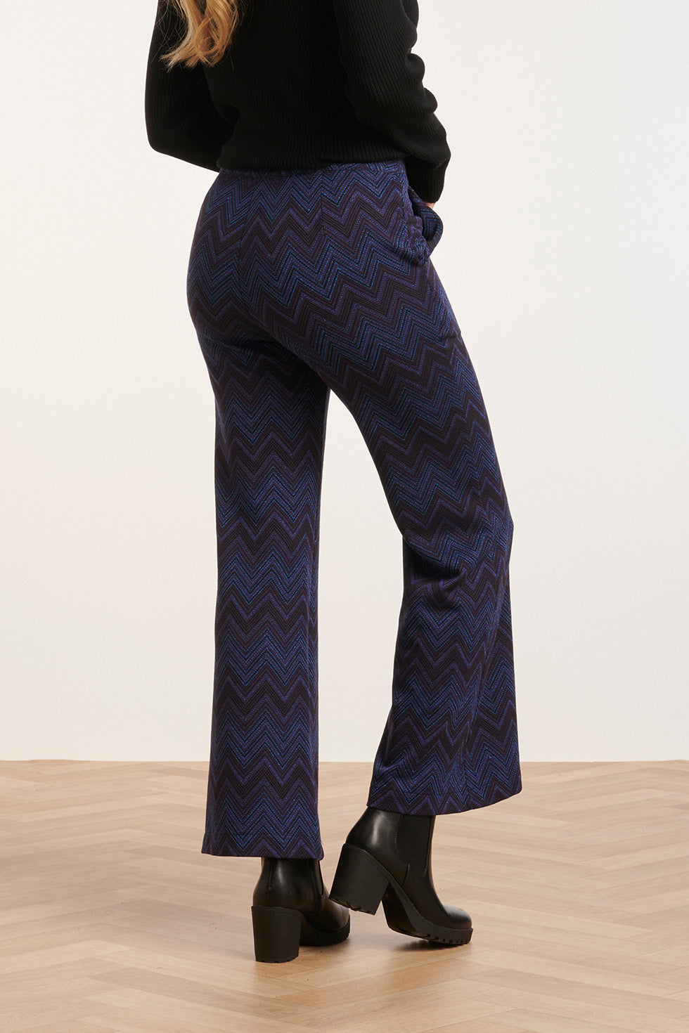 24678 Zigzag Print Broek Met Flared Pasvorm | Navy - Black