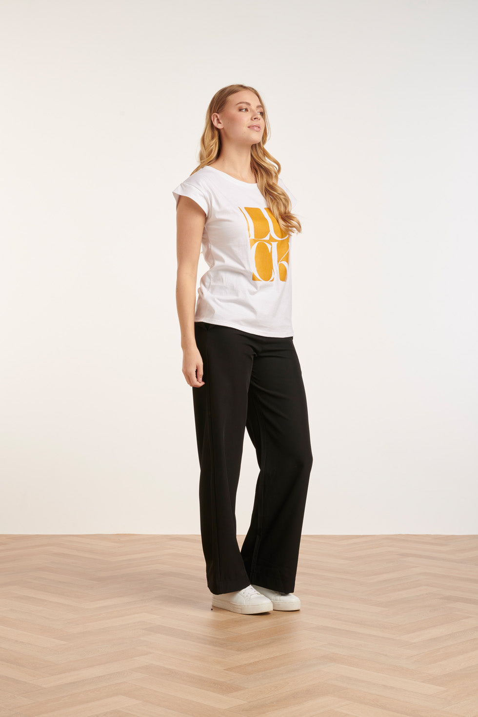 24687 Te T-Shirt Met 'Luck' Print | White - Gold